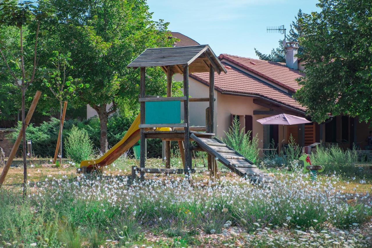 Villages De Gites Le Pigeonnier Le Malzieu-Ville Екстериор снимка
