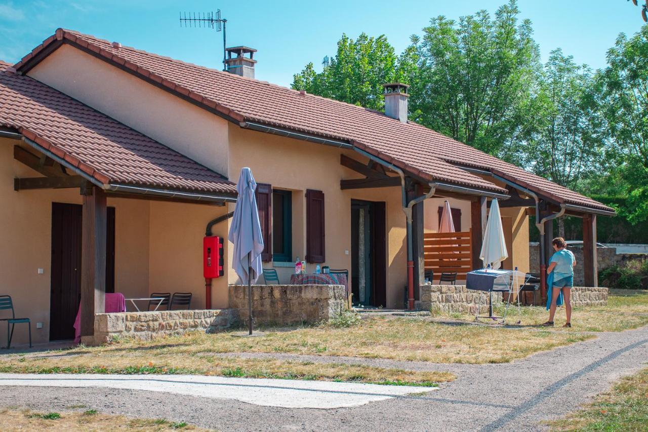 Villages De Gites Le Pigeonnier Le Malzieu-Ville Екстериор снимка